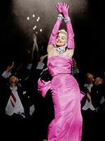 Розовое вечернее платье Мерлин Монро фильм Джентльмены предпочитают блондинок, 1953 год Розовое вечернее платье Мерлин Монро фильм Джентльмены предпочитают блондинок, 1953 год