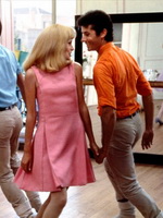 Платья в стиле 60-х Катрин Денев и Франсуаза Дорлиак фильм Девушки из Рошфора, 1967 год Платья в стиле 60-х Катрин Денев и Франсуаза Дорлиак фильм Девушки из Рошфора, 1967 год