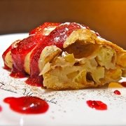 Штрудель с яблоками ,мандаринами и корицей