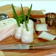 Посолим-ка ещё мы  САЛО, чтоб потеплее чуток стало!