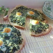 Творожные лепёшки со шпинатом и перепелиными яйцами