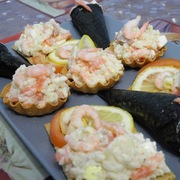 Салат с креветками и рисом