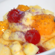 Фруктовый салат с ликером лимончелло и лавандовым сахаром. Для Лары.