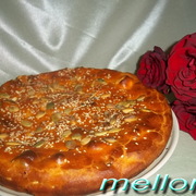 Томатный пирог с брынзой и колбасками