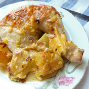 Цыпленок с пореем и беконом в сметанном соусе