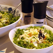 Капустный салат-микс со многими вкусными добавками