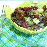 Грибной салат с картофелем в савойских лодочках