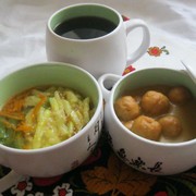 Куриные фрикадельки с овощным супом.