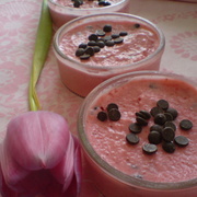 Мороженое(парфе) из клубники,йогурта и шоколада.