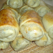 Пирожки слоистые с куриным мясом,пореем и вялеными томатами