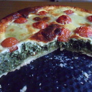 Сырно-шпинатный киш с томатами черри