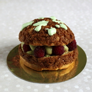 суббота, 4 августа 2012 г. "Алиссия" - фисташково-малиновое пирожное от Адриано Зумбо