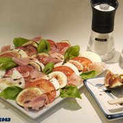 Осенний капрезе с инжиром и прошутто   