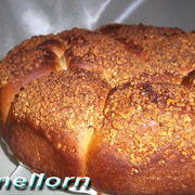 Пирог с карамельно-ореховой посыпкой