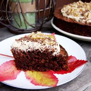 Шоколадно-свекольный  торт с грецкими орехами