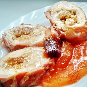 Рулеты из куриной грудки с инжиром 