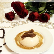 Грушевая панна котта с кофейным соусом и карамелизированными грушами