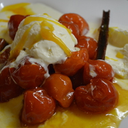 Карамелизированные помидоры со сметанным мороженым