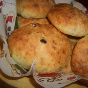 Творожные пышки с изюмом и вареной сгушенкой