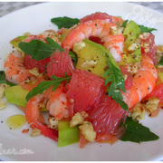 Салат с креветками, авокадо и грейпфрутом