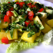 Салат с манго и авокадо в пикантной заправке