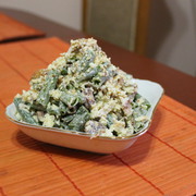 Салат с омлетом, зеленой фасолью и...