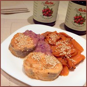 Медальоны из сёмги под сливочно-клюквенном соусом