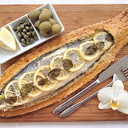 Сибас запеченный в тесте из морской соли