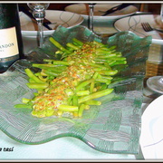 Салат из стручковой фасоли с горчичной заправкой.