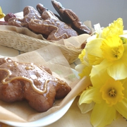 Пасхальные зайцы-кролики из пряничного теста