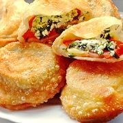 Пирожки с помидорами, брынзой и зеленью