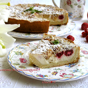 Нежнейший пирог с персиком и малиной