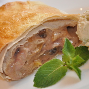 Почти штрудель с абрикосами и кремом из грецких орехов