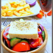 Салат, который мы называем Греческим, а греки Деревенским.