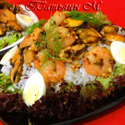 Тёплый салат из морепродуктов с рисом (дуэль)