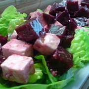 Салат из печёной свёклы с брынзой