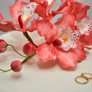 Свадебный торт с веткой орхидеи