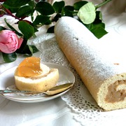 Бисквитный рулет с яблочной начинкой 