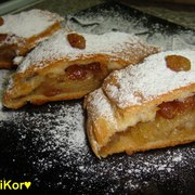 Штрудель с яблоком,изюмом,корицей и цедрой лимона