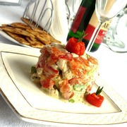 Салат-закуска  из  курицы,запеченого перца и авокадо