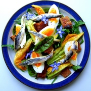 Салат шпротный с грибами и сухариками