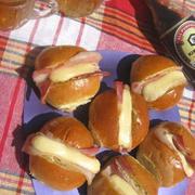 Теплые булочки с беконом и сыром + мятный чай