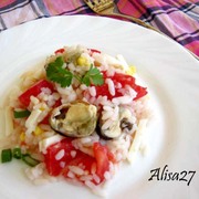 Летний салатик с мидиями,рисом и помидорами