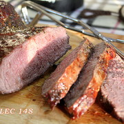 Мраморная говядина запеченная с черной солью и крымскими травами.