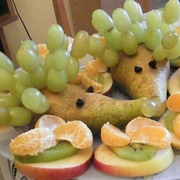 Ёжики из фруктов