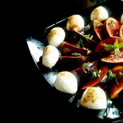 Салат из маринованного инжира,моцареллы и мяты