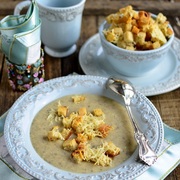 Быстрый грибной суп-пюре с сухариками с сыром. 