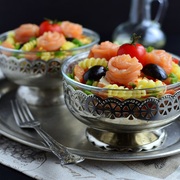 Салат из FUSILLI , лосося и овощей.
