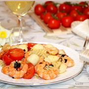 Салат пастой Fusilli, креветками и сыром скаморца