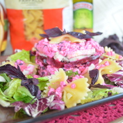 Салат с фарфалле Borges, с маринованной свеклой и лиловой заправкой